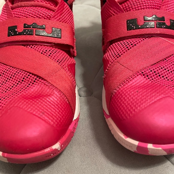 Nike LeBron Zoom Soldier 9 Think Pink Basketball Sneakers - Picture 4 of 10